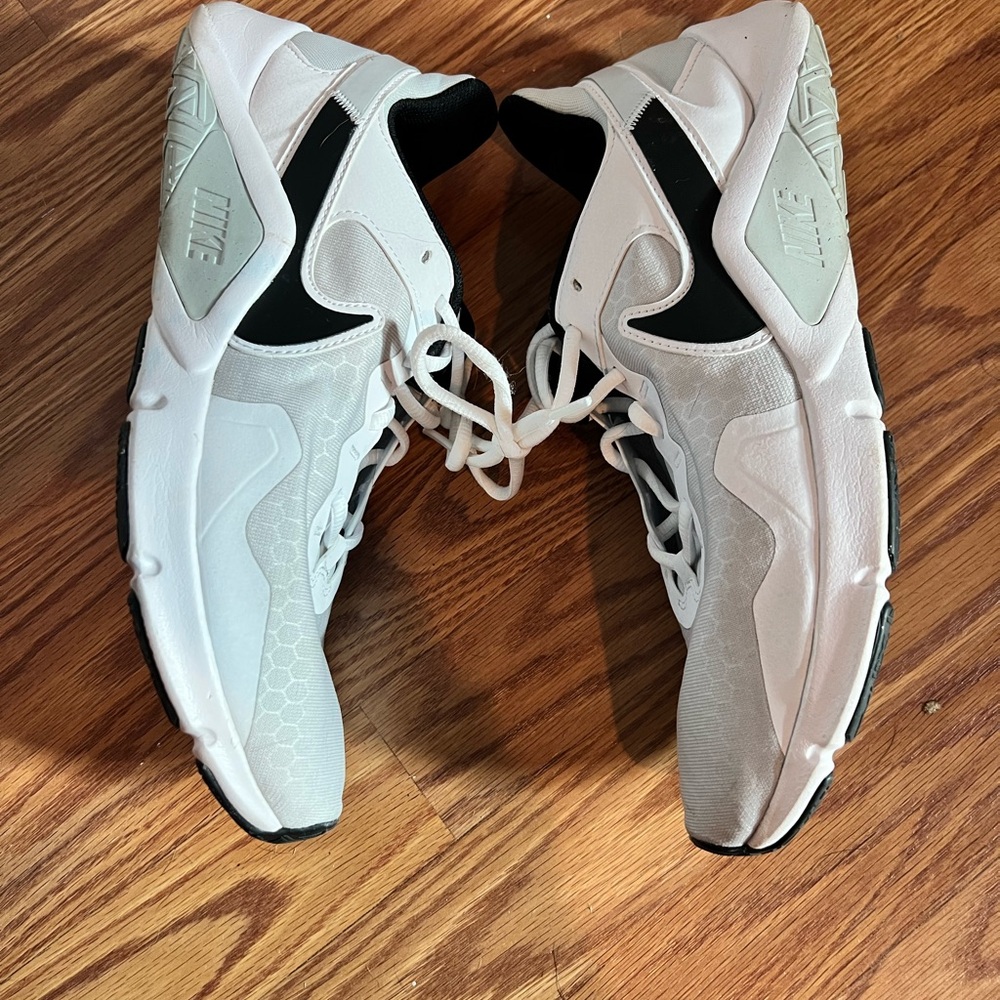 White Nike Men’s Sneakers, Size 10.5 - Picture 5 of 6